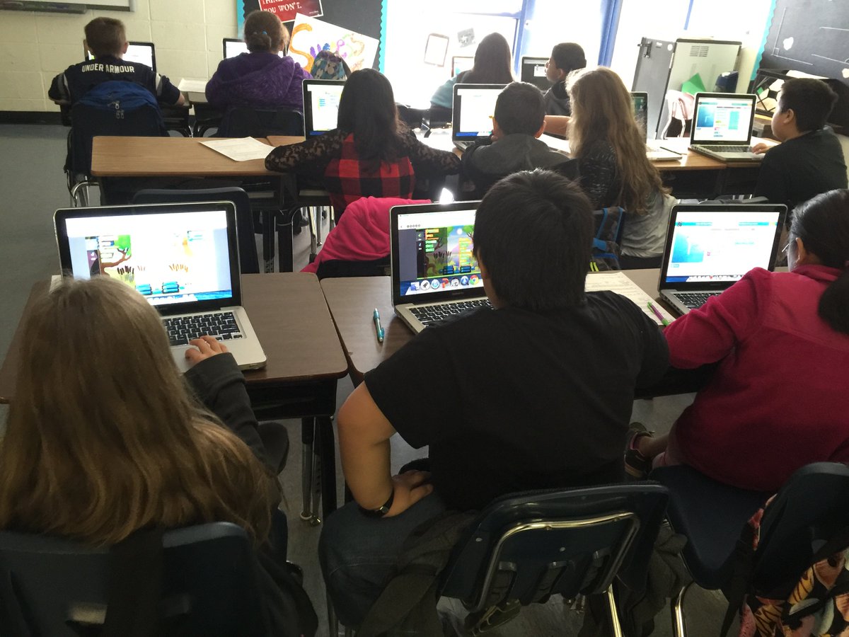 KarenAuton's tweet photo. Drexel 4th Graders partaking in the Hour of Code! @des_wolverines @BurkeCoSchools #deswolverines https://t.co/8XSPxPmr4s