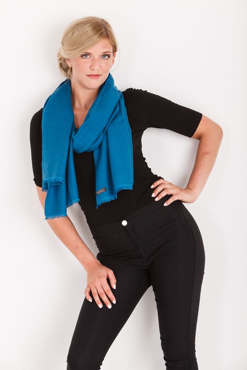 kaschmirshop's tweet photo. Unsere Schals in Atlantic Blau, Himmelblau oder Royal Blue – wir lieben den Modetrend Blau https://t.co/dYG3ME78rE https://t.co/QJx0h8ZCzj
