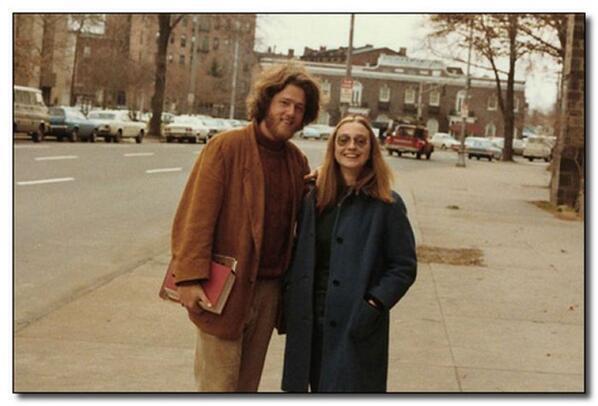 imohumoren's tweet photo. Bill and Hilary Clinton as students in '76......stick to each other, Build from the ground up https://t.co/zd6LZinLN7
