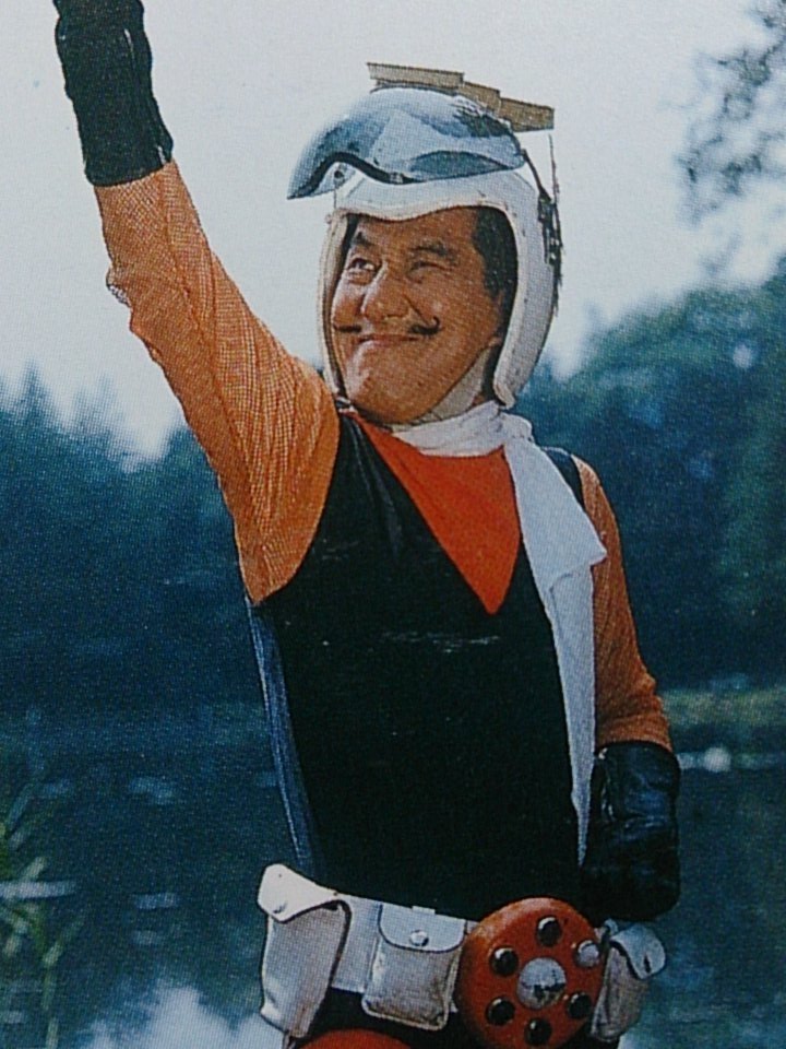 雷忍キャプター1(袋三郎兵衛) 普段は天堂家に仕える執事。チーム最年