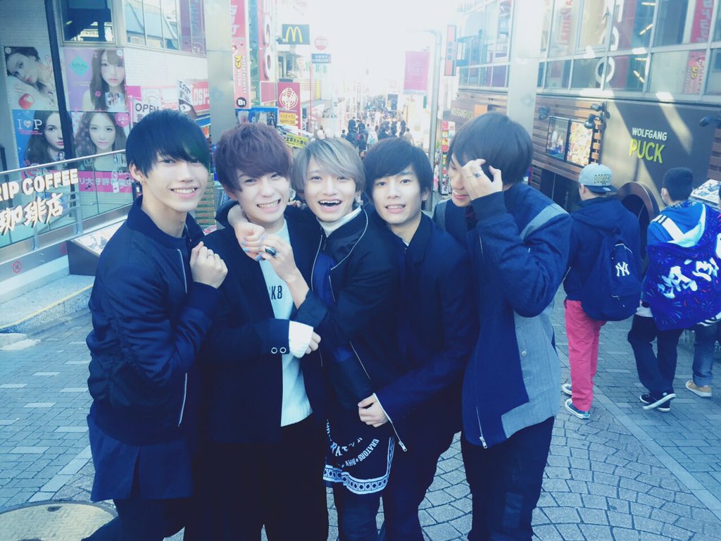 _toman_iro's tweet photo. これからこの5人とファンの皆さんとスタッフさんと色々な景色を一緒に見ていきたいです。

だお、しんちゃん、りく、つばさ。この4人とデビューができて僕は世界一の幸せ者です。本当に愛してる。

この5人を末長くよろしくお願いします。 https://t.co/cMOQDS1JUl