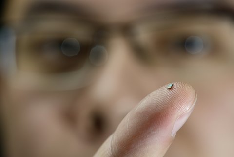 Androidheadline's tweet image. 2 Millimeter Temperature Sensor Powered By Radio Waves goo.gl/7zLv1L #Android #Google