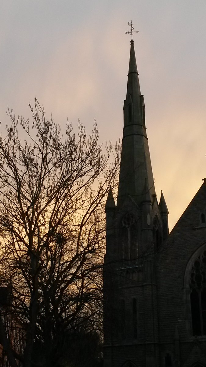 SaraLUckelman's tweet image. Got out of lecture at 15:00.  Found the sun already setting.  #DoNotLike