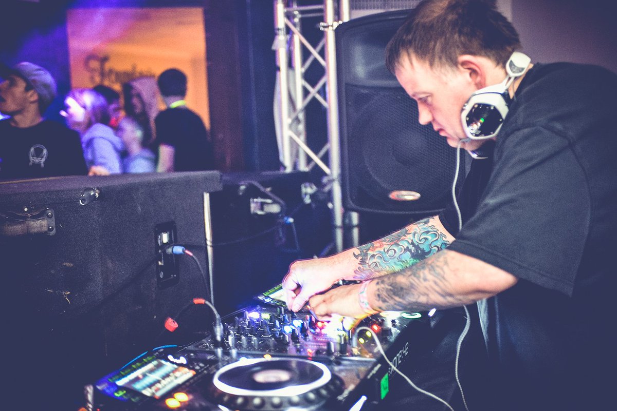 hearmag's tweet image. The old school marvel, Wilhelm K on the decks. @DetroitRave @Nightsneak #MELTDOWN