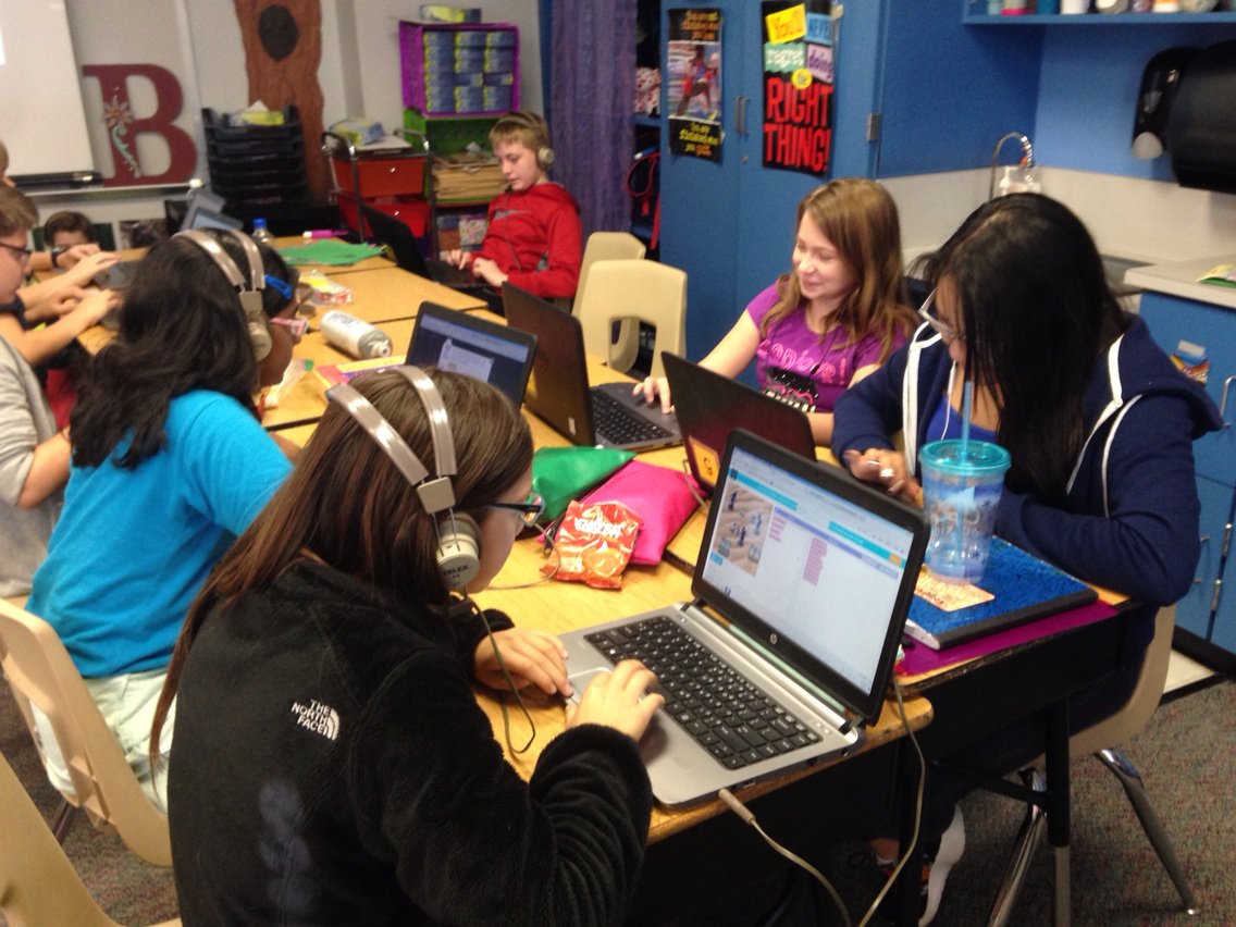 #weareaphe All of Sixth Grade learning to Code during the Hour of Code!!😃👍