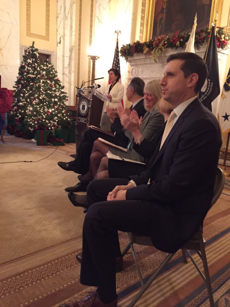 RhodeIslandDEM's tweet photo. Our goal: RI gov't fully renewable by 2025 #CleanEnergy #LetsDoThis @GinaRaimondo @EnergyRI https://t.co/2nCZGR22oR