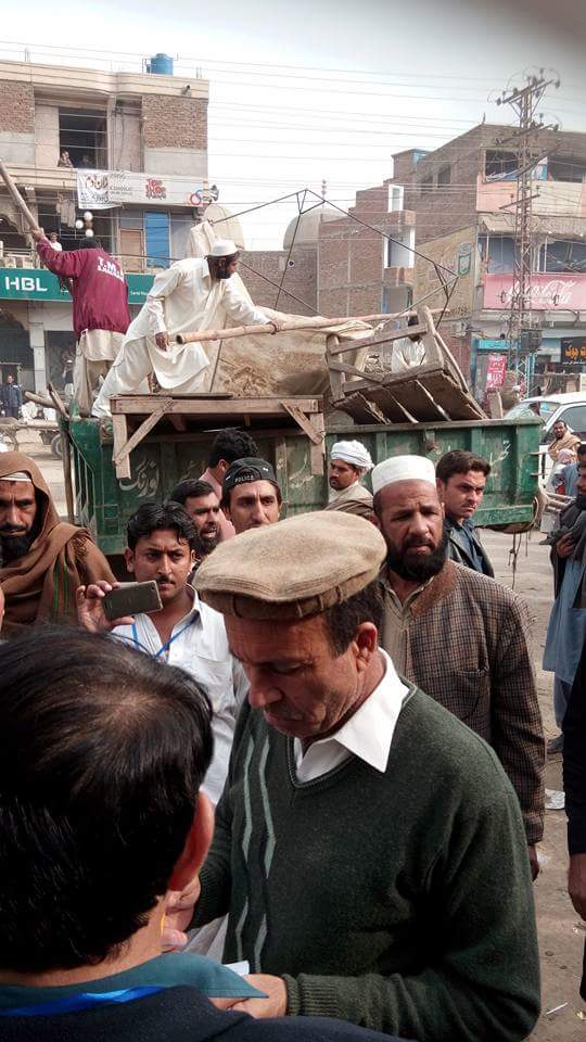 DCLakkiMarwat's tweet photo. Anti encroachment drive in progress in Sarai Naurang  Lakki Marwat @KPKUpdates https://t.co/ecQ1YO9evF