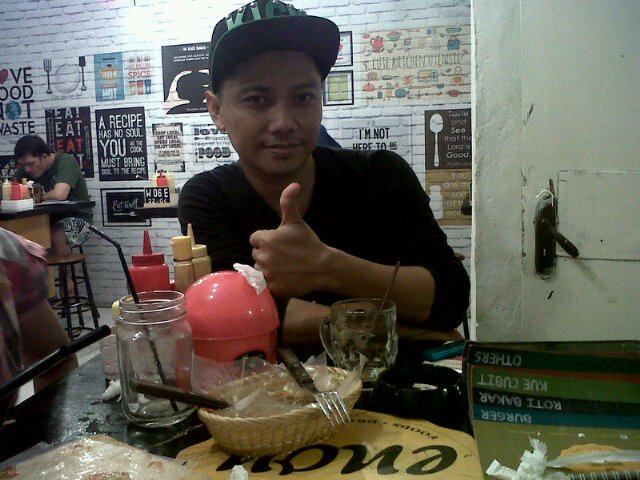 dauz_dafi's tweet photo. Seru ngegosip @warung_enon https://t.co/G0aG7ROEdg