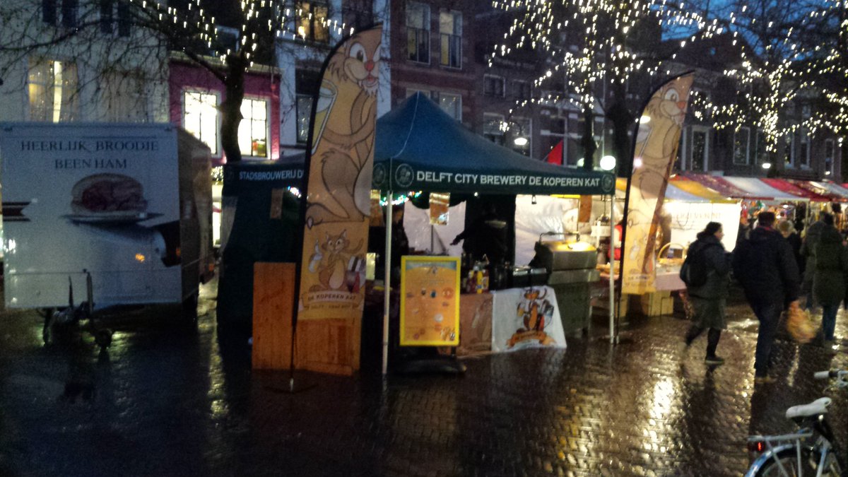 Ook de Koperen Kat is vanavond op Lichtjesavond! Kom ook een Brrr, Glühwein, Snert of broodje Hamburger/Worst halen!