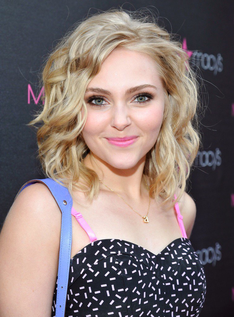 A Happy Birthday to AnnaSophia Robb! Have a fabulous birthday! You\re my idol <3 