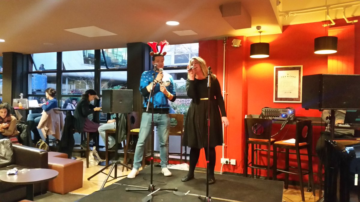 QMSU_Events's tweet photo. Look who's popped in to give us a song! @PresidentQMSU #QueenMerry https://t.co/sFYFO67nF1