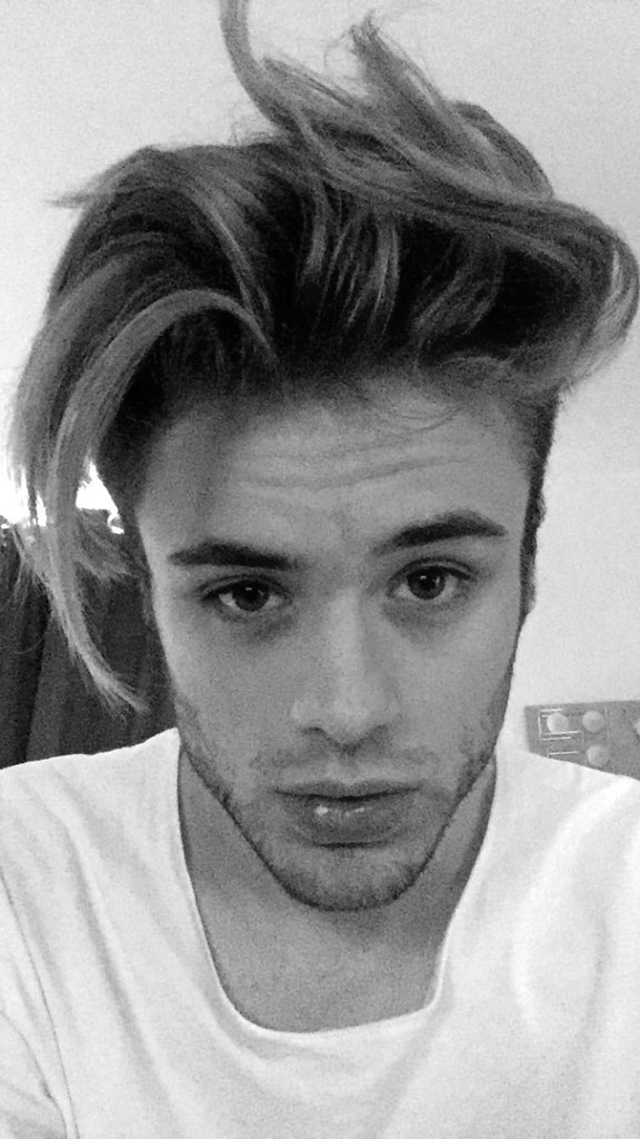 CaseyCodyJ's tweet photo. Follow spree.. RT gonna follow 🙌🏻 https://t.co/OUj5Hr0V6u