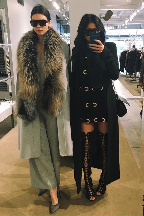 StreetwearFashn's tweet photo. Kylie &amp; Kendall Jenner https://t.co/voSDRrfdVi