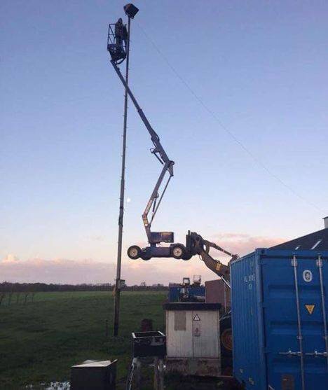 Construction fails. This is the definition of what not to do. #safetyfail #osha