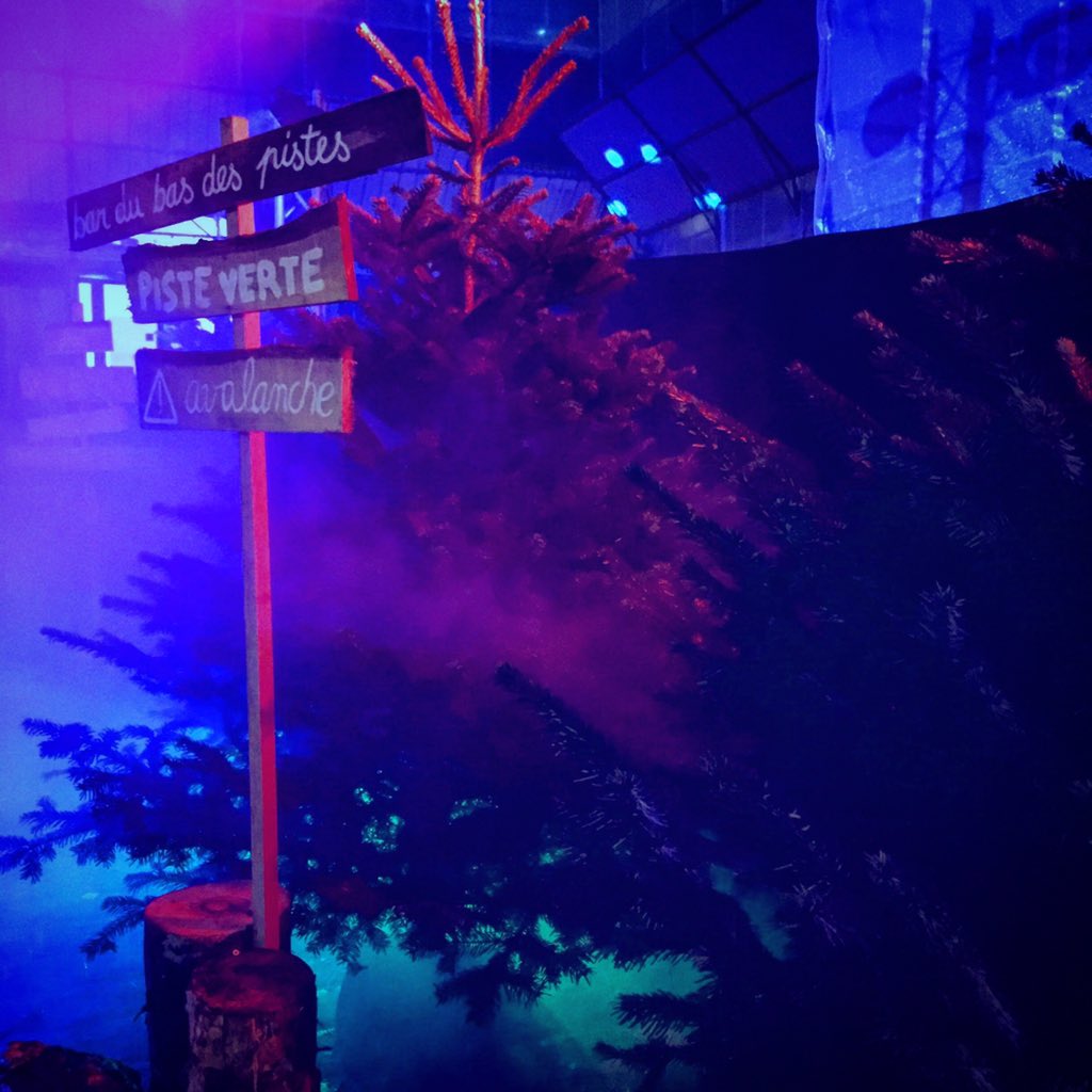 AdrienRosier's tweet image. Belle ambiance et déco. à la #winterparty de #GooglePlay avec ma #TeamLabcom ❄️