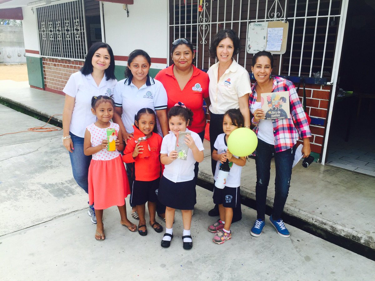 fundaciontulum's tweet photo. ¡Sueños,reciclaje,regalos,voluntarios:todo en uno,unidos por ayudar¡ @TecCarrilloPto @CulturaSolidari @UNICEFMexico https://t.co/nSKN4RUInY