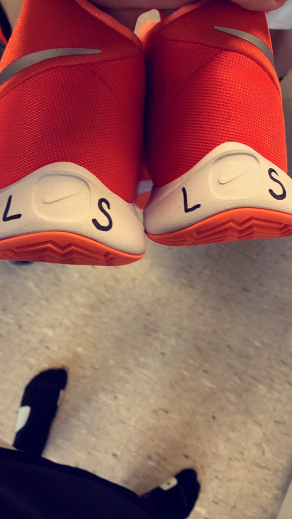 C_Berry15's tweet photo. #PlayforLaura #LivelikeLaura https://t.co/rrIrVbtFiq