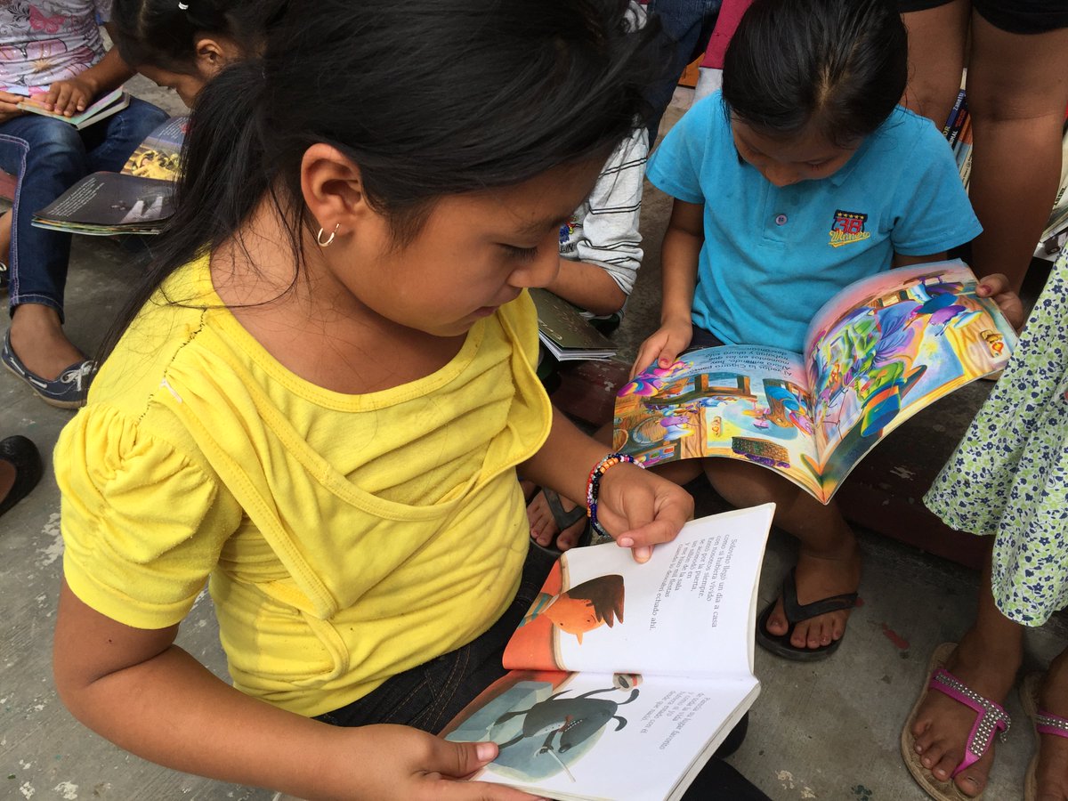 fundaciontulum's tweet photo. @Conabio @Salasdelectura les encantaron los libros,aprovechamos p/ hacer dibujos de fauna local :) @CulturaSolidari https://t.co/mq7BjPuuNO