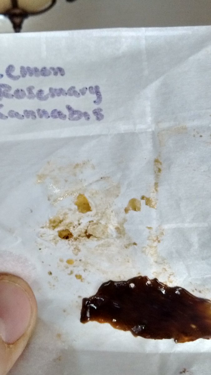 ExtractionGuru's tweet photo. lemon rosemary infused wax #MarijuanaMade #wax #hash #weedscience https://t.co/znTlVns6dd