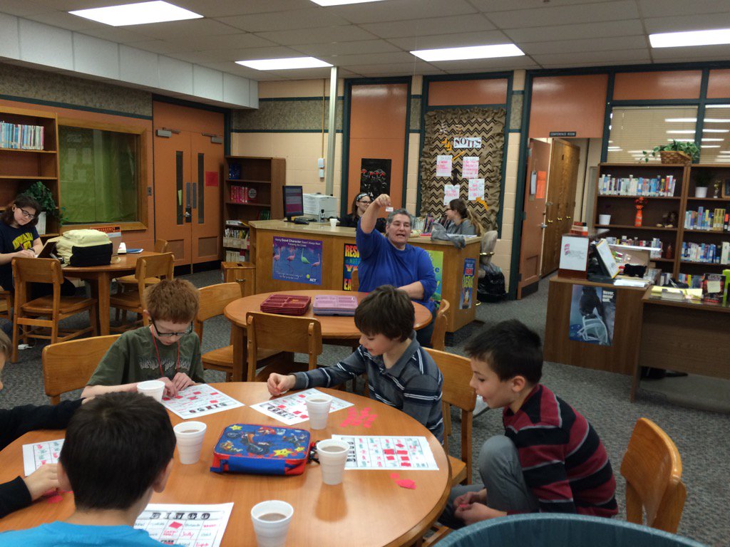 MarciaForreste1's tweet image. Playing Christmas bingo @ #mslibrary #TheApacheWay. Fun! Fun! Fun!