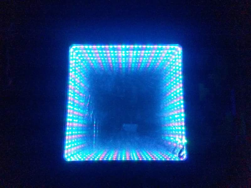 IvaTechCPI's tweet photo. Notre table sans fond avec de vrai LED #IVATECH https://t.co/ChWK84rjOv