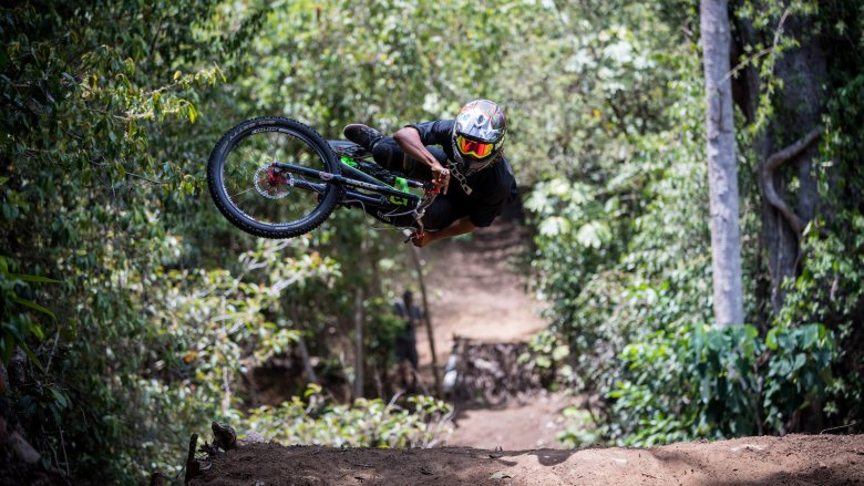Blowing up Bali with <a href="/WynMasters/">Wyn Masters</a>, Nick Pescetto and Mark Matthews. #rumbleinthejungle vitalmtb.com/videos/member/…