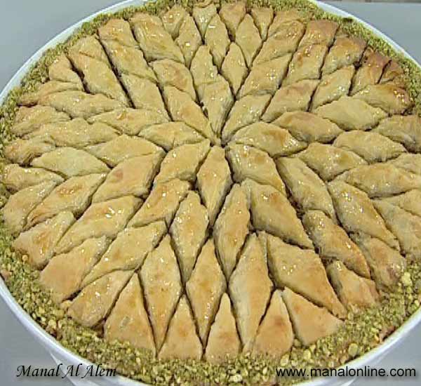 Manalalalem's tweet photo. تعرفي مع #منال_العالم علي طريقه تحضير البقلاوه بأكثر من طريقه

https://t.co/6qNrayIbub https://t.co/JZSSH6TY42
