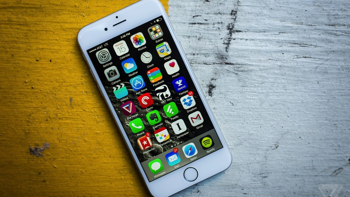 verge's tweet photo. Apple releases iOS 9.2 with improvements to Apple Music, News, and iBooks https://t.co/d7kfLMI2kg https://t.co/GQIRNMsJZC
