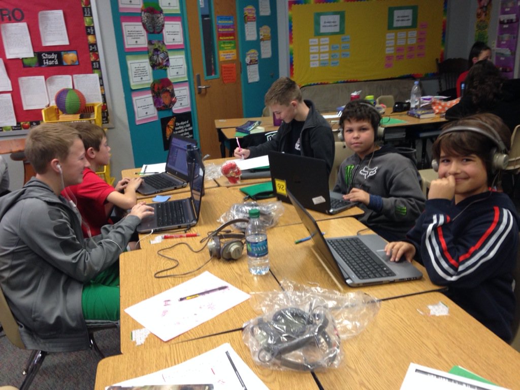 #weareaphe#hourofcode SixthGrade APHE loving Hour of Code!!🎉🎉❤️😍