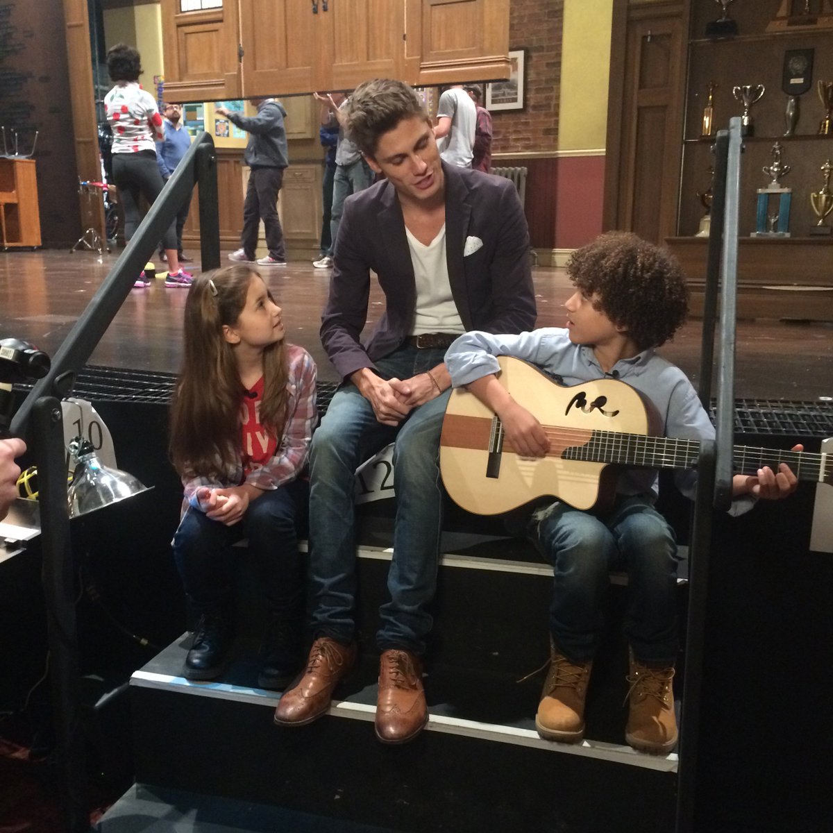 Broadway show #SchoolOfRock had an epic first night. We go behind the scenes <a href="/SoRmusical/">School of Rock</a>: cnn.it/1NJeTvZ