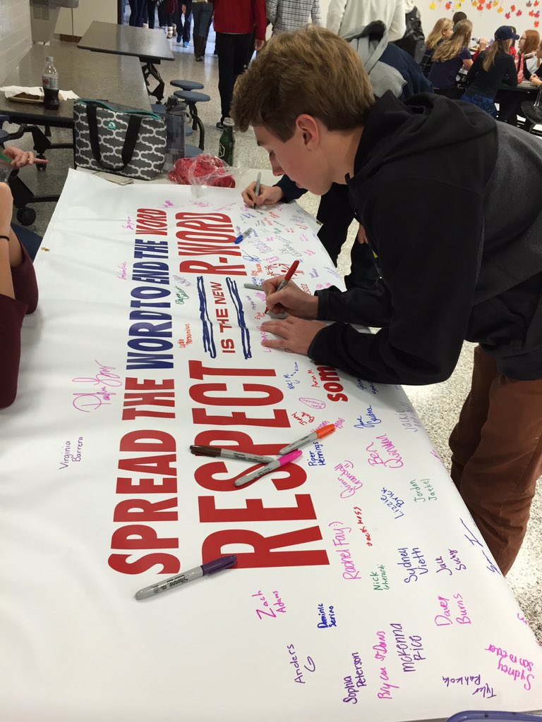 HankSeward's tweet photo. Orono Schools spreading the word of  respect through the "Spread the word to end the R-Word" campaign! @SOMinnesota https://t.co/rtOHKfvCa3