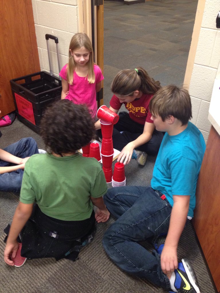 TSCconnect's tweet photo. Help from a #McCutcheon senior! #HourOfCodeatTSC #HourOfCode https://t.co/NfbXBNhbdE
