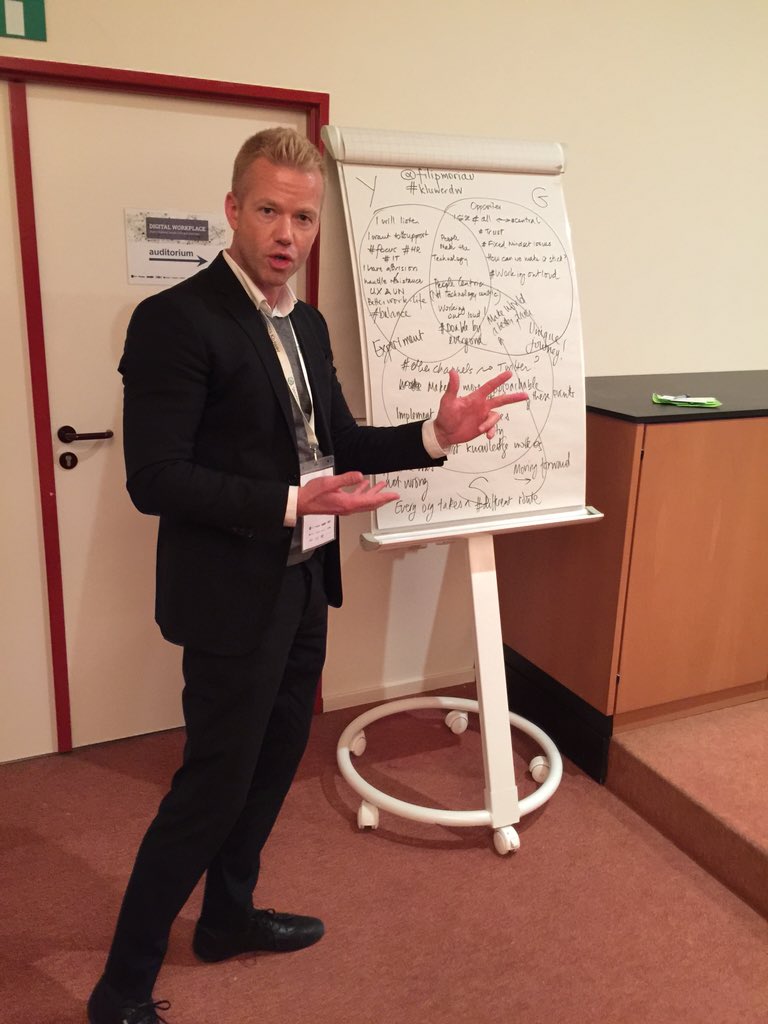 dhinchcliffe's tweet photo. A terrific job hosting #kluwerdw by @Filipmoriau today. Shown in action wrapping up the event this evening. #socbiz https://t.co/C67BQWTRm1