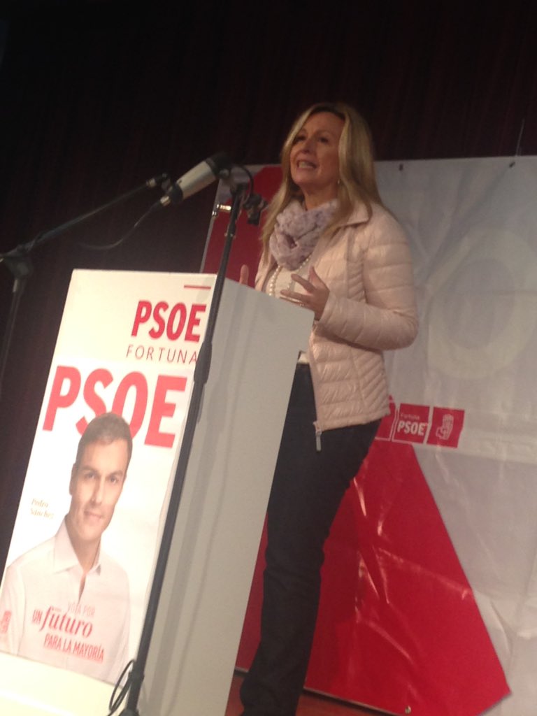 JoaquinLopezP's tweet photo. Trinidad Jiménez defiende en Fortuna los logros del @PSOE en democracia @pedrosaurag #UnFuturoParaLaMayoria https://t.co/UH08AQdgEJ