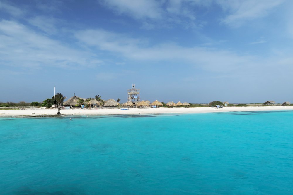 postcardtrips's tweet photo. 10 Must Do's In Curacao  via @yvonnelaura_ #travelguide #ttot #curacao #lovetravel #winterg… https://t.co/ypl1BY5NHg https://t.co/RANsff26ee