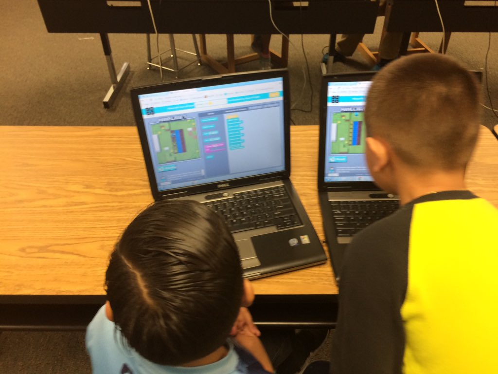 GinnyBoughter's tweet image. Lots of #pairedprogramming during this 2nd grd #HourOfCode @sbisd #TCEHourofcode @hourofcode