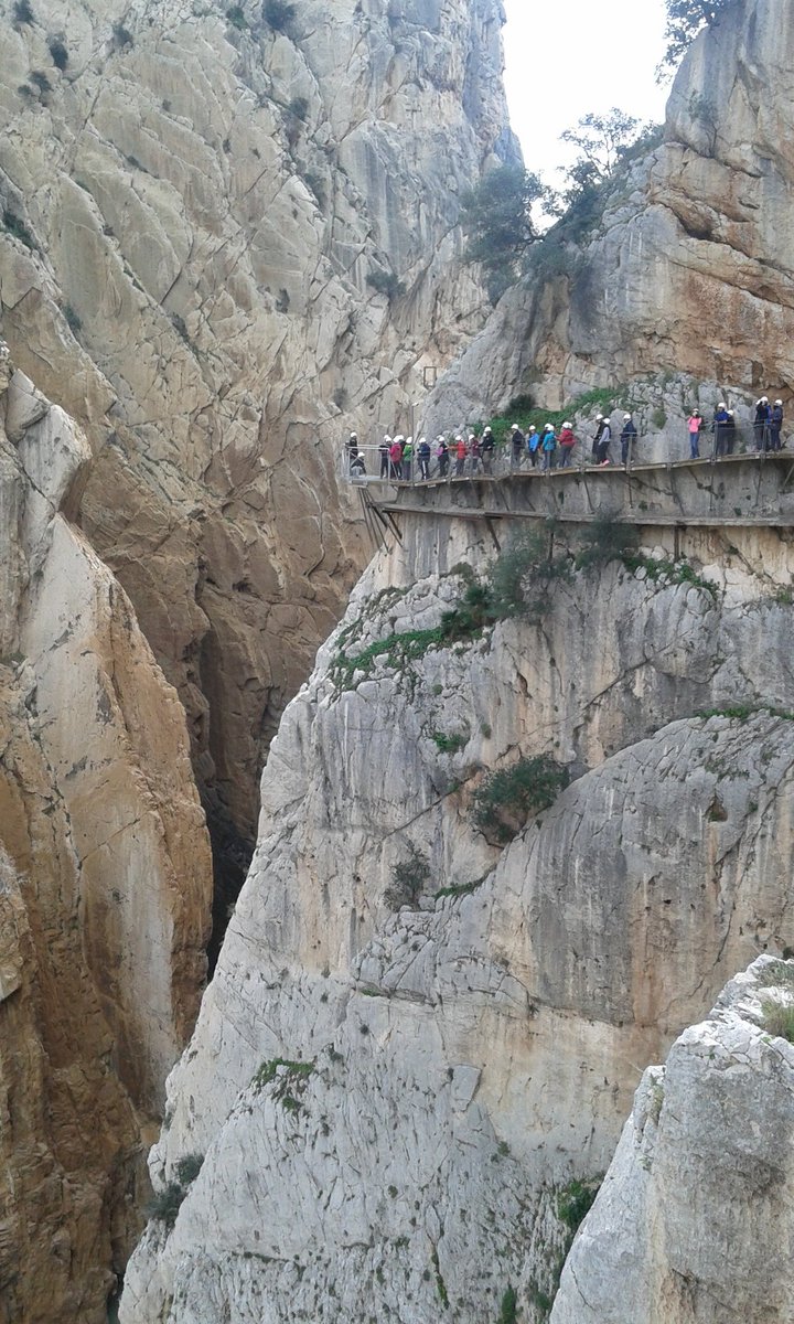mmva2010's tweet photo. Un rato inolvidable en el #CaminitoDelRey con muy buena compañía y unas vistas espectaculares... https://t.co/wIcwMqWfrd