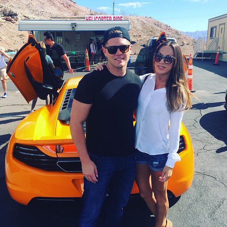 DamHelicopterCo's tweet photo. A beautiful couple enjoying our Hoover Dam Luxury Drive &amp; Fly Package! Book yours today https://t.co/NbPRw8nL1D! https://t.co/6MdnEl8Yca