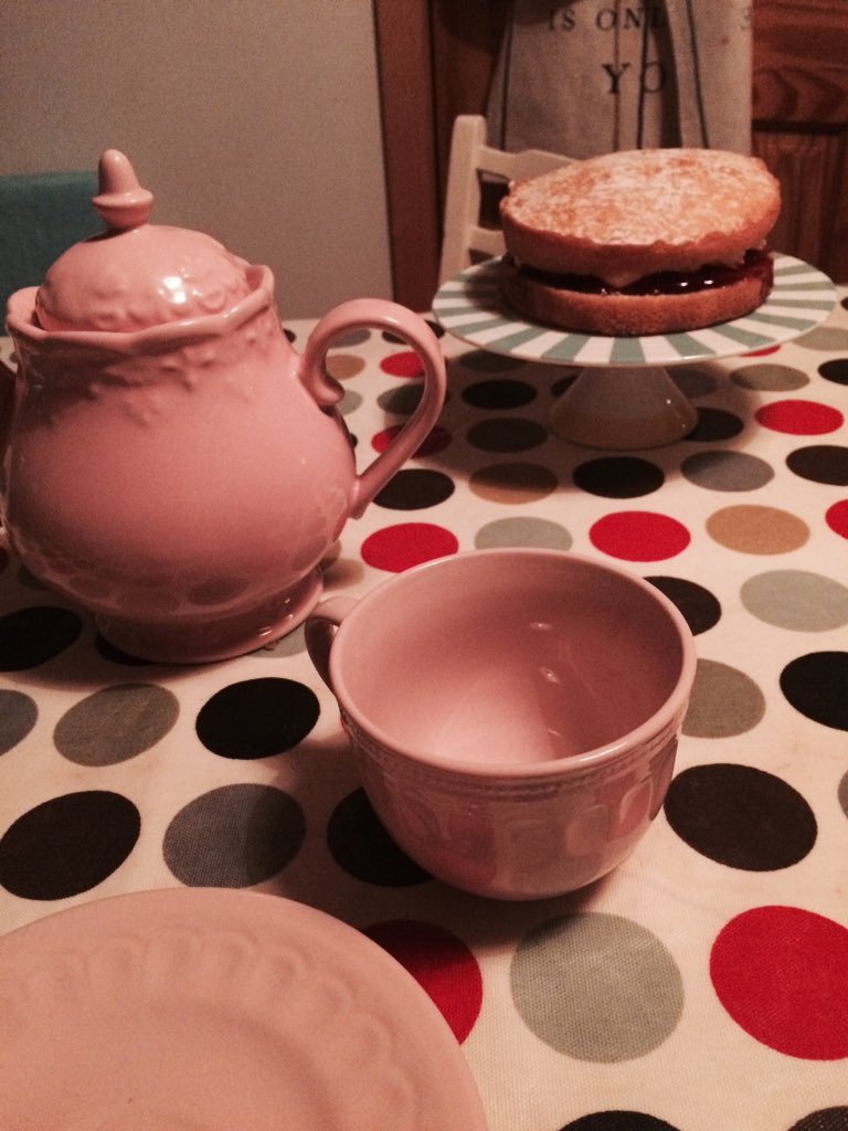 Anna_153x's tweet photo. We love tea party's .. 💖 s @marksandspencer ciaraking23 https://t.co/9IqP9tDrsK