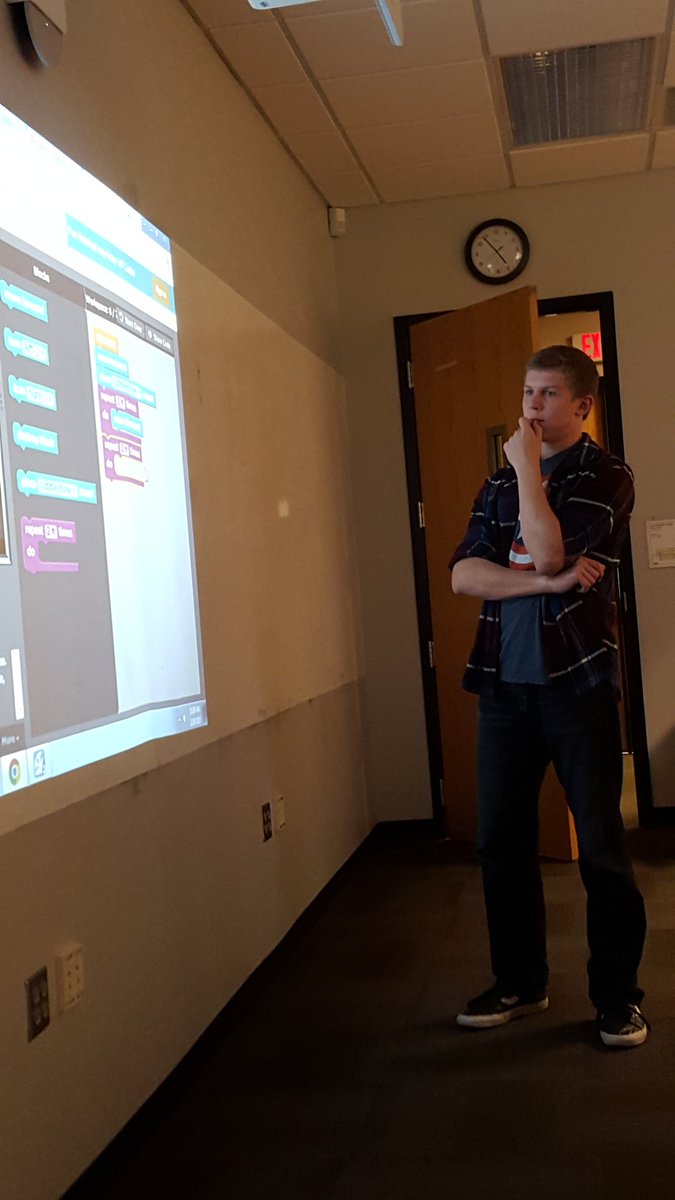 abhobbs2's tweet image. Students and faculty participating in #HourOfCode @RavenscroftNC #RavensCode #CompSciEdWeek