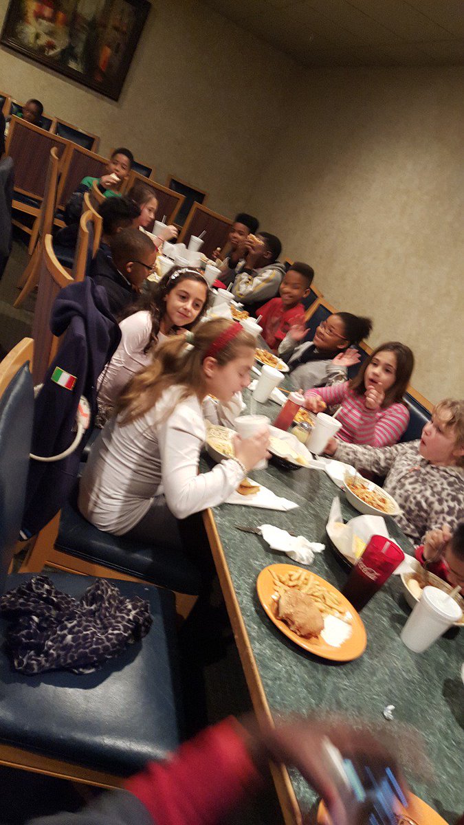 rash_jen's tweet photo. We ate good today!!!! @RockfishTigers love these sweet kids. https://t.co/4zfDkLiZs1