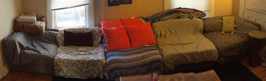 jackwilliamiii's tweet photo. couch game your aunt https://t.co/CknO1HYzJk
