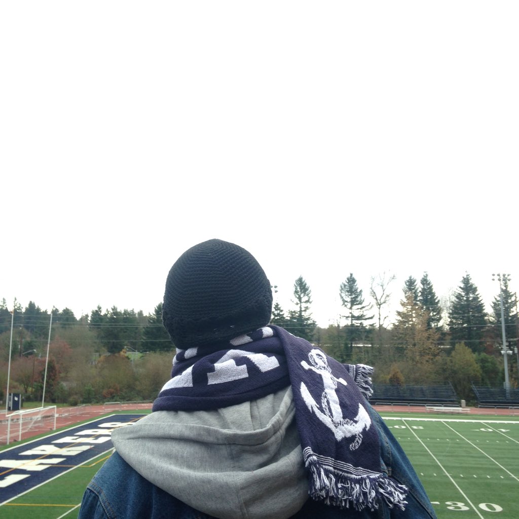 LOHSSpiritStore's tweet photo. SPEND FOR YOUR FRIEND AND GIVE THE GIFT OF A LAKER NAVY SCARF THIS SEASON🎁⚓️ https://t.co/UXjQvbOW2W