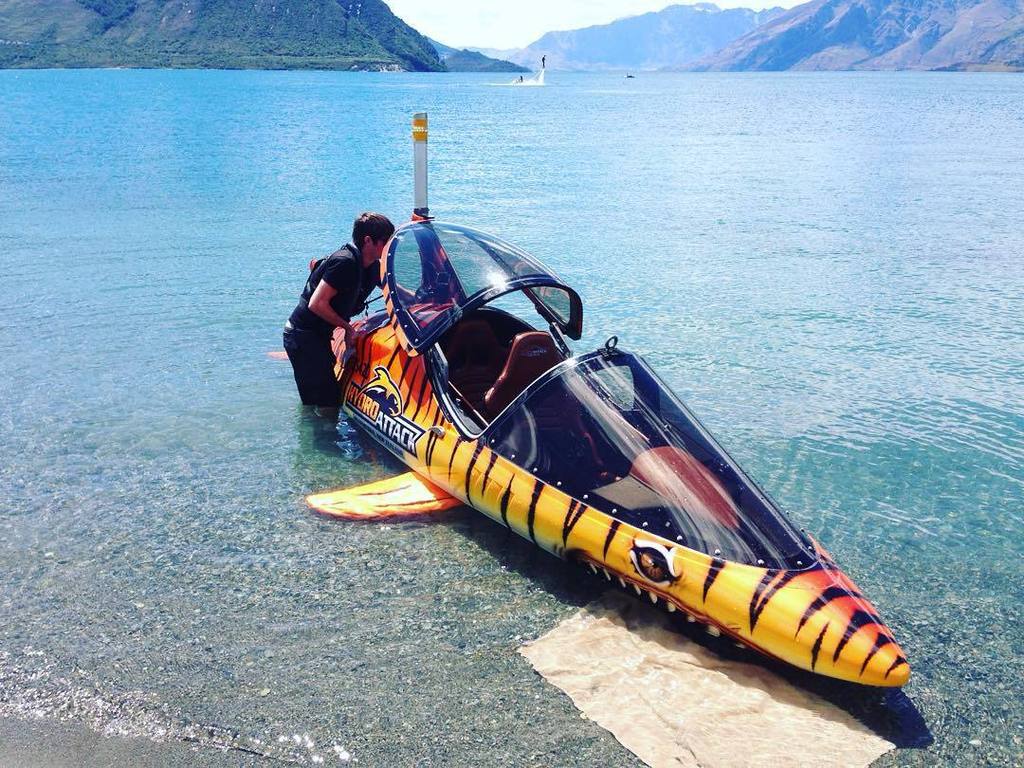 JSilkstone's tweet photo. Found a shark beached on the lake. Something about blowing a seal. #hydroattack #lakewakatipu #queenstown #submersi… https://t.co/cBwSfbKX4i