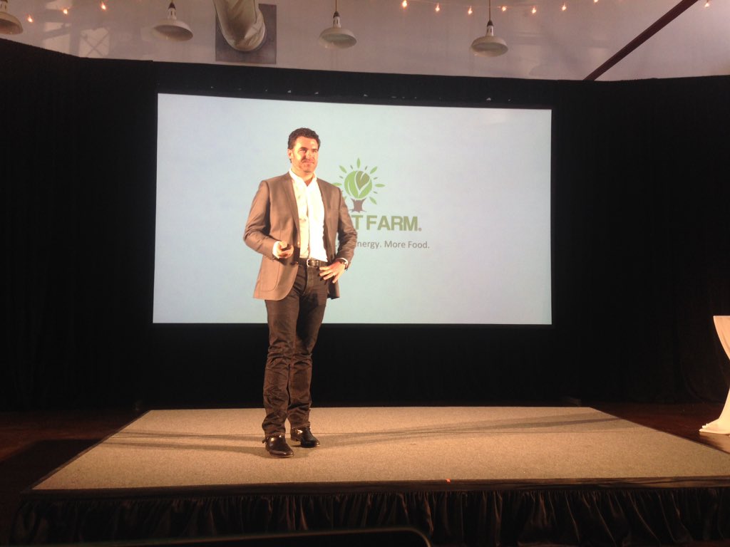 KFNetwork's tweet image. There&apos;s a farmer in the building. #SmartFarm #InnovatorsProgram #RalDemoDay2015