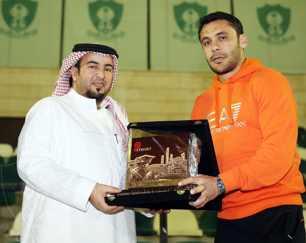 بالصور .. المصري احمد حسن يزور الاهلي السعودي