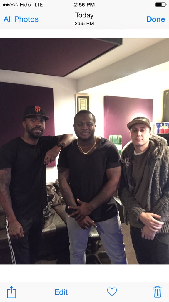 kellyanthony416's tweet photo. @OfficialHooks got some serious hits. This guy just played me some 🔥🔥🔥🔥 https://t.co/S6BMm9jEL6