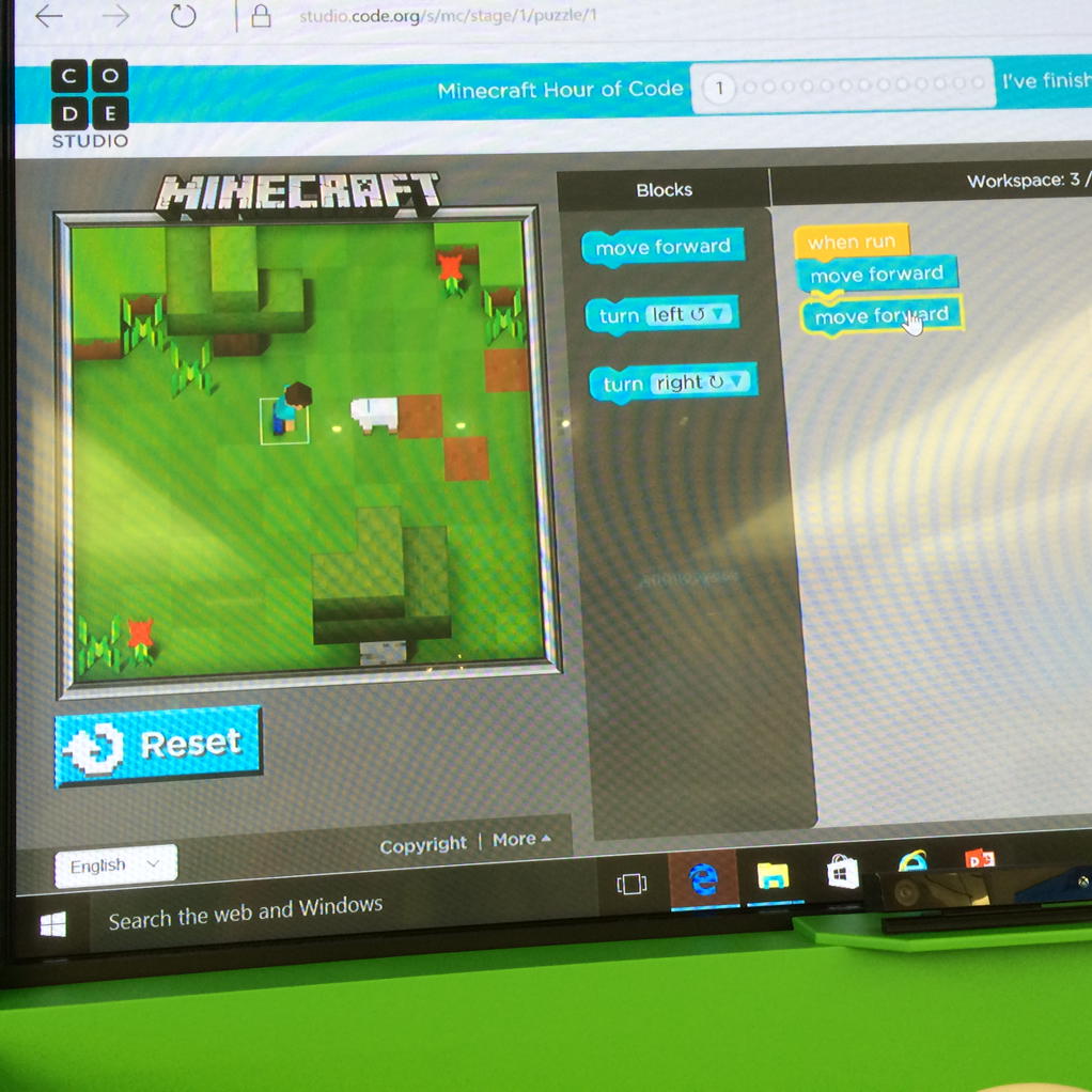 GeekiTv's tweet image. MineCraft coding. How cool is that. Find a place for you.