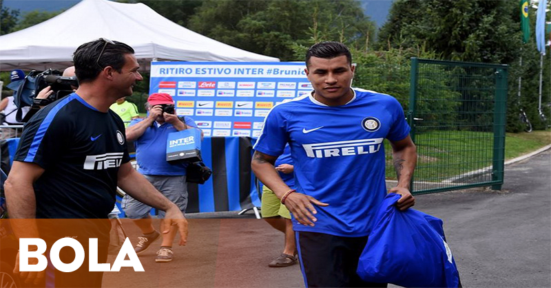 Madrid dan Barca Berebut Bek Inter okz.me/UuXU