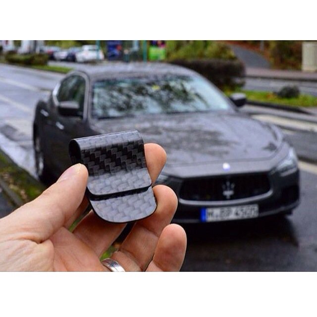 carbonfbrwallet's tweet photo. #Carbonfibermoneyclip with the #maserati downtown https://t.co/fyPc4W71Ut #wallet #wallets #moneyclips #carbonfibre https://t.co/RIkg8TEjB2